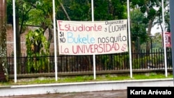 Protestas en campus de la Universidad de El Salvador. [Fotografía Karla Arévalo/ Voz de América]