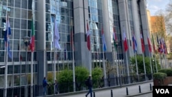 欧洲议会在布鲁塞尔的大楼外景 (美国之音/李伯安)