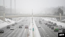 အမေရိကန်သန်းနဲ့ချီ နှင်းမုန်တိုင်းဒဏ်ခံနေရ
