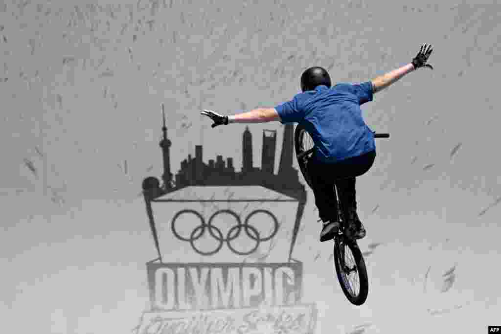 Hannah Roberts of the United States competes in the women&#39;s cycling BMX freestyle park qualification during the Olympic Qualifier Series ahead of the Paris 2024 Olympic and Paralympic Games, in Shanghai, China.