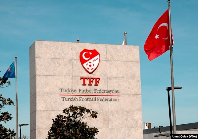 Hakem saldırısının ardından Türkiye Futbol Federasyonu (TFF) tüm ligleri süresiz erteleme kararı almıştı.
