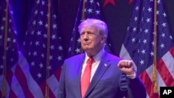 Cựu Tổng thống Donald Trump vận động tranh cử ngày 13/3/ 2023, ở Davenport, Iowa.