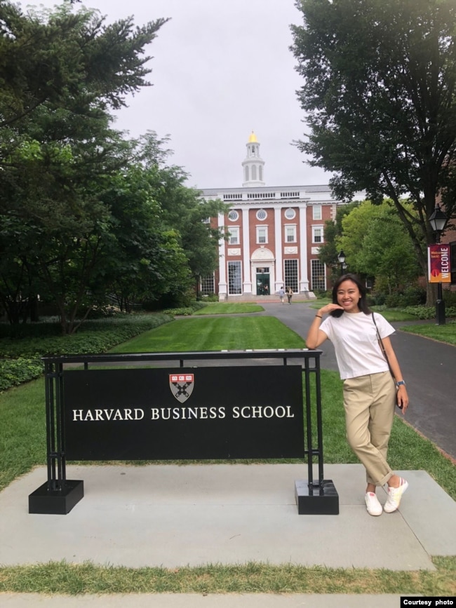 Devina Faustanisa, mahasiswI S2 jurusan Pendidikan dan Pengembangan Manusia di universitas Harvard, Cambridge, Massachusetts (dok: Devina)