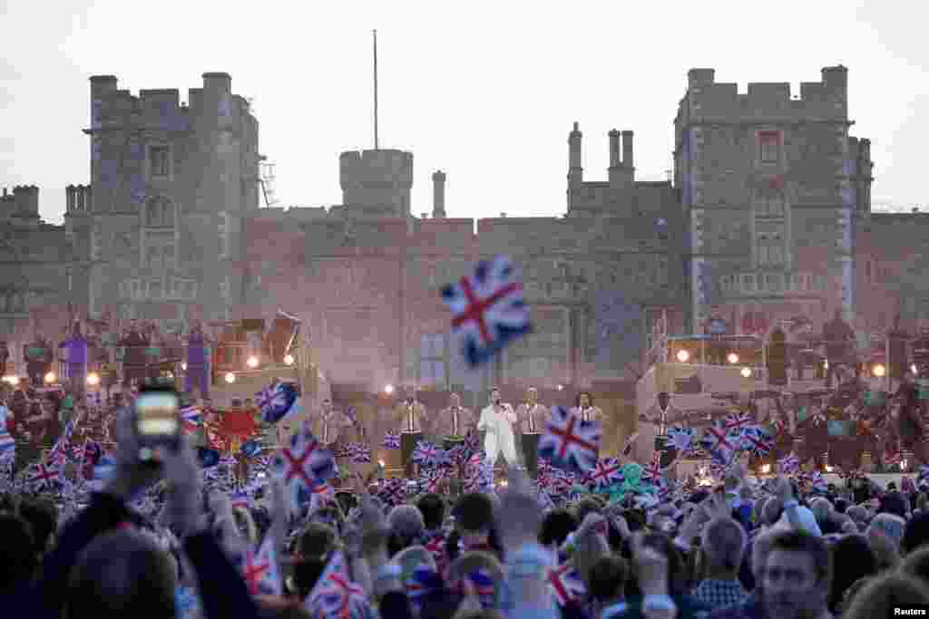 Olly Murs performing at the Coronation Concert held in the grounds of Windsor Castle, Berkshire, to celebrate the coronation of King Charles III and Queen Camilla, May 7, 2023.