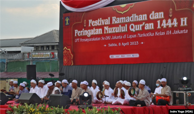 Salah satu pertunjukan yang ditampilkan dalam Festival Ramadan, Sabtu (8/4) di Lapas Narkotika Kelas II Cipinang adalah penampilan marawis. Selain itu, pembacaan ayat suci Al-Quran juga menjadi bagian dari acara tersebut.