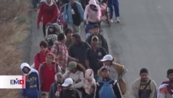 Caravana de migrantes se detiene en poblado mexicano por cansancio, enfermedades y frío