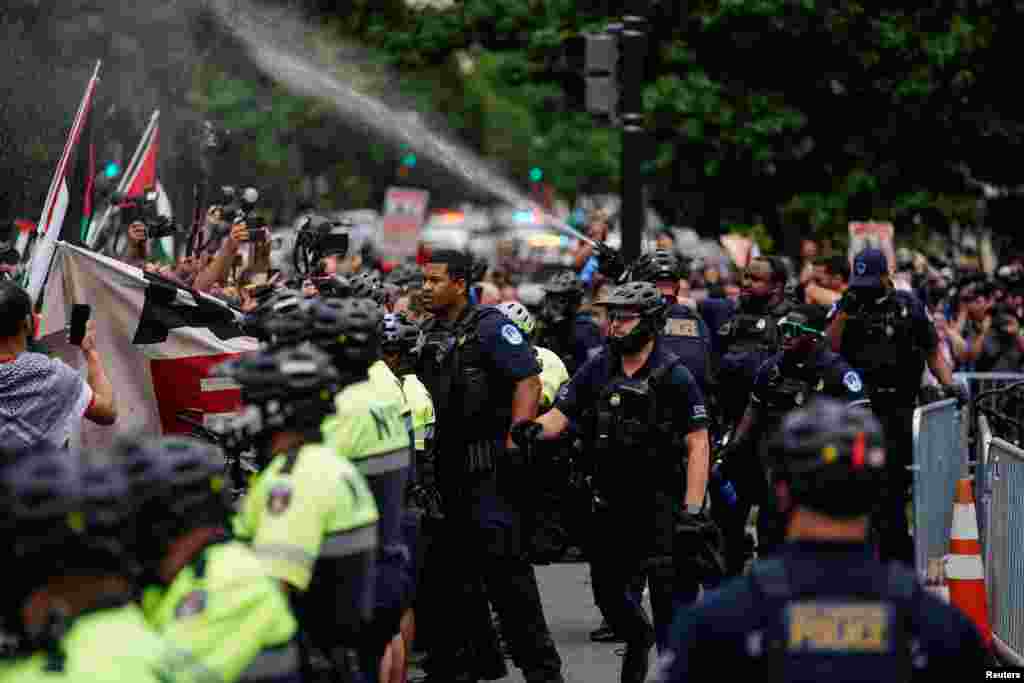 Police use pepper spray as pro-Palestinian demonstrators gather on the day of Israeli Prime Minister Benjamin Netanyahu's address to a joint meeting of Congress, on Capitol Hill in Washington, July 24, 2024. 