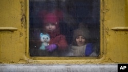 Украинские дети во время войны (архивное фото)