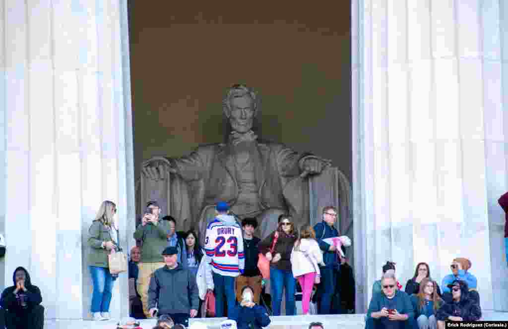 Lincoln Memorial es otro de los lugares que no puede faltar en su recorrido por Washington, DC.