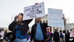 Пресудата го отвори патот за Флорида да ја спроведе забраната за абортус по шестата недела од бременоста, која законодавците ја усвоија, и гувернерот Рон Де Сантис го потпиша во закон минатата година.