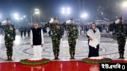 ভাষা শহীদদের প্রতি শ্রদ্ধা জানাচ্ছেন রাষ্ট্রপতি আবদুল হামিদ ও প্রধানমন্ত্রী শেখ হাসিনা