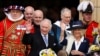 Raja Inggris Charles dan Camilla, Permaisuri melambai saat mereka menghadiri Kebaktian Kamis Putih di York Minster, di York, Inggris, 6 April 2023. (Foto: REUTERS/Phil Noble)
