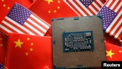ILUSTRASI - Amerika Serikat mendesak negara-negara sekutunya agar lebih membatasi kemampuan China dalam memproduksi chip semikonduktor canggih. (REUTERS/Florence Lo)
