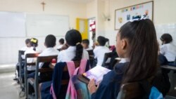 Los escolares venezolanos vuelven a clases con muchas limitaciones
