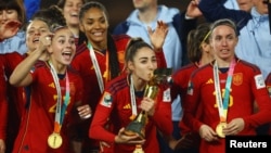 Timnas putri Spanyol memenangkan gelar Piala Dunia Perempuan pertamanya setelah taklukkan Inggris 1-0 di Sydney, Australia, hari Minggu (20/8).