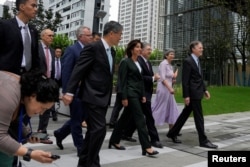 美国商务部长吉娜·雷蒙多在上海参观纽约大学的上海校园。（2023年8月30日）