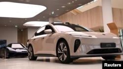 德国柏林一个中国蔚来汽车展厅里展示的NIO EP9型跑车。（2023年8月17日）