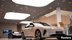 德国柏林一个中国蔚来汽车展厅里展示的NIO EP9型跑车。（2023年8月17日）