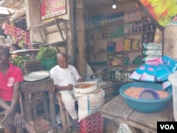 James Ida, vendeur au marché de Gwarimpa, à la périphérie d’Abuja.