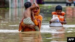 ফাইল ফটোঃ অগাস্টে দক্ষিণ-পূর্বাঞ্চলে বন্যার (ছবিতে) পর এখন মধ্যাঞ্চলে পাহাড়ি ঢলে বন্যা দেখা দিয়েছে। 