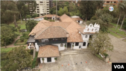 Una imagen de un dron del Museo El Chicó, donde se pueden encontrar toda clase de piezas y esculturas antiguas de la historia colonial de SantaFé de Bogotá, como se llamó hasta el 2000 la capital colombiana. 