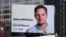Sebuah papan iklan yang mendesak pembebasan wartawan koran the Wall Street Journal, Evan Gershkovich, untuk memperingati 1 tahun penahanannya di Rusia,, dipasang di Times Square, New York, 29 Maret 2024. (Foto: Yuki Iwamura/AP Photo)