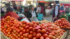 Venta de tomate en un mercado popular de la ciudad de Cochabamba.