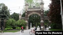 Bagian luar Mount Pleasant Funeral Centre di Toronto, Ontario, Kanada, 15 Mei 2024. (Foto: REUTERS/Kyaw Soe Oo)