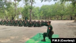 စစ်ကောင်စီက စစ်မှုထမ်းသင်တန်းပေးနေစဉ် (မေ ၊၂၀၂၄)
