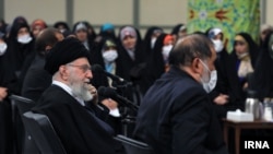 علی خامنه‌ای در دیدار با شاعران «حکومتی» شانزدهم فروردین ۱۴۰۲