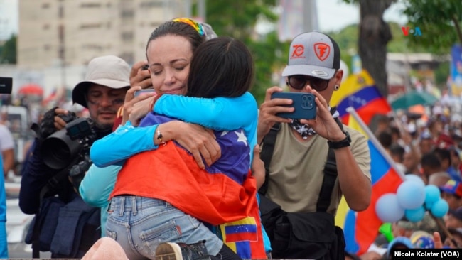 A siete días de las elecciones presidenciales en Venezuela, María Corina Machado impulsa la campaña de Edmundo González Urrutia en Maturín, enfrentando represión y amenazas del gobierno de Maduro.