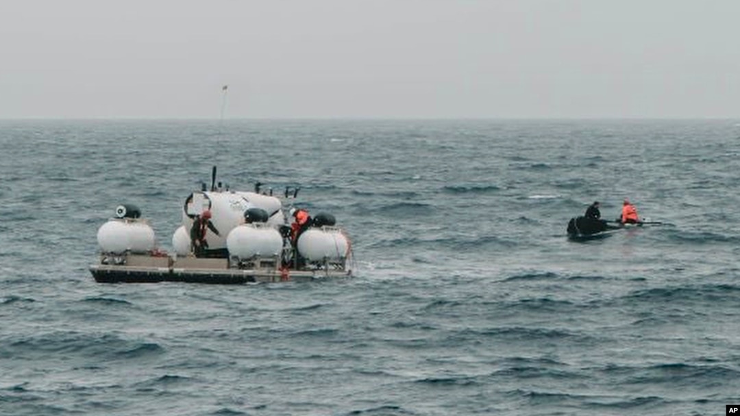 El sumergible Titan momentos antes de iniciar la imersión en aguas del Océano Atlántico el domingo 18 de junio de 2023.