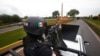 ARCHIVO: La Guardia Nacional patrulla la carretera Zacatecas-Fresnillo después de una serie de ataques y enfrentamientos recientes entre carteles de la droga en el estado de Zacatecas, México, el martes 13 de julio de 2021.