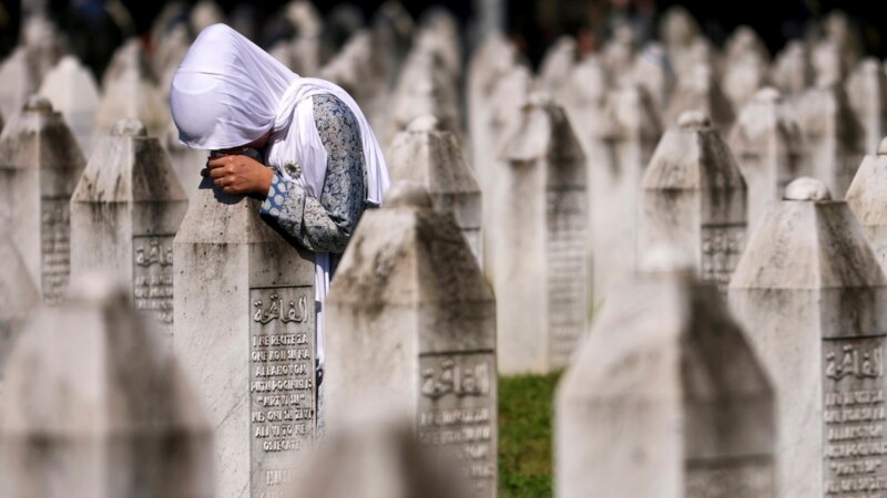 Thousands commemorate genocide anniversary in Bosnia