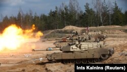 Майже 200 українських військових беруть участь в навчаннях на американській базі в Німеччині. Архівне фото: танки Abrams