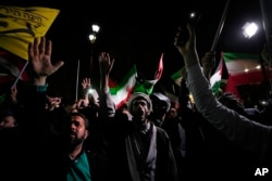 14일 이란 테헤란의 영국 대사관 앞에서 반이스라엘 집회가 열렸다.