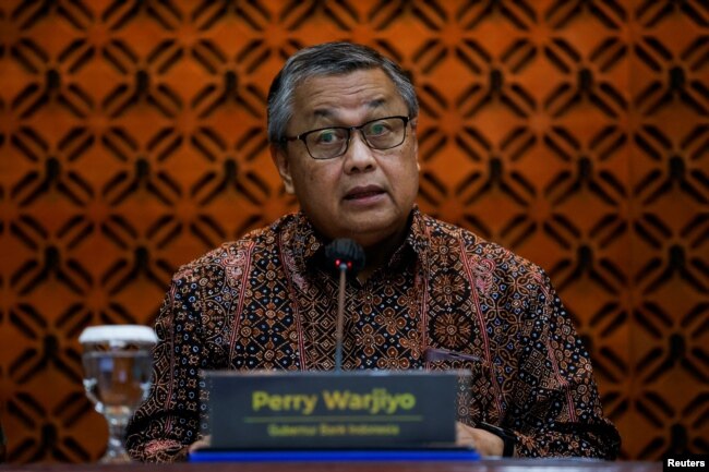 Gubernur Bank Sentral Indonesia Perry Warjiyo berbicara saat konferensi pers di Kantor Pusat Bank Indonesia di Jakarta, 17 Januari 2024. (REUTERS/Willy Kurniawan)