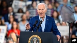 Presiden Joe Biden saat kampanye di Raleigh, N.C., Jumat, Juni. 28 Agustus 2024. (Foto: AP/Matt Kelley)