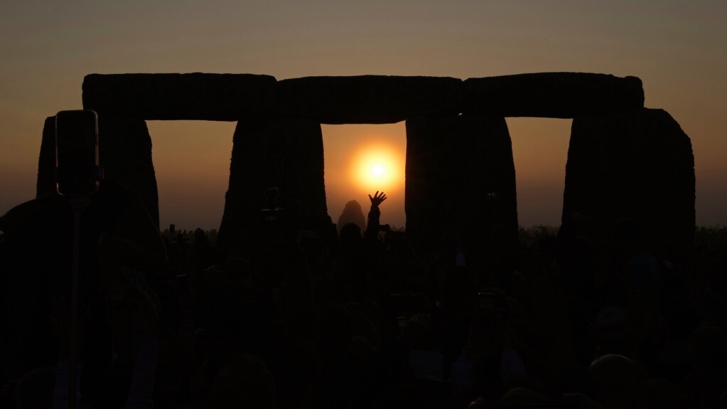 Stonehenge Welcomes 8,000 for Summer Solstice