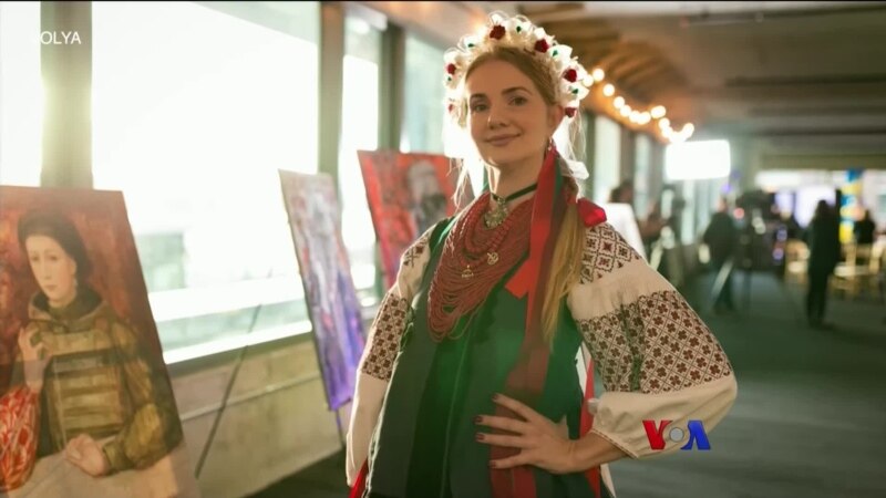 Peragaan busana Seattle dengan kostum tradisional Ukraina