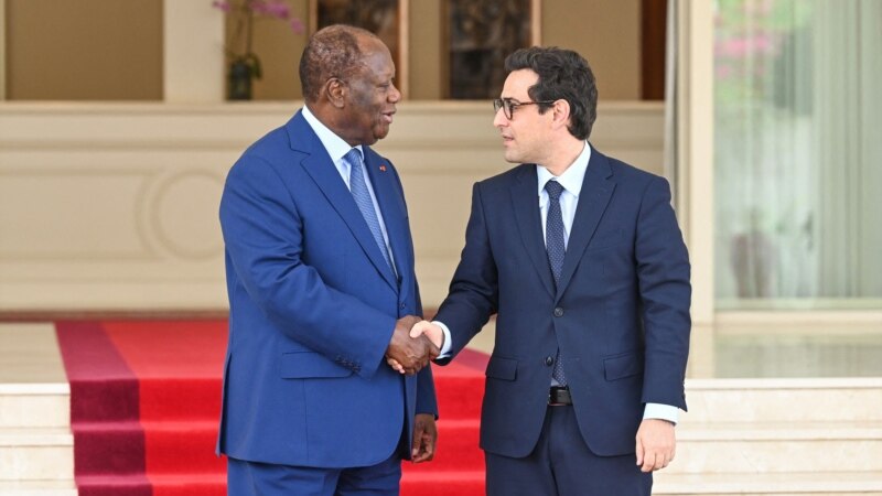 Le ministre français des Affaires étrangères achève sa tournée africaine en Côte d'Ivoire