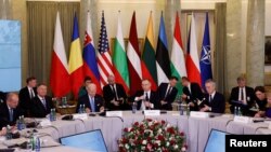 美国总统乔·拜登与北大西洋公约组织（NATO）东翼国家的领导人在华沙举行会晤。(2023年2月22日）