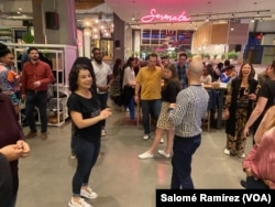 Luz Rodríguez de 43 años fundó BailaDC con el objetivo de conectar a personas de todo el mundo con ritmos autóctonos latinos como la salsa. Fotografía tomada el 13 de abril de 2023.