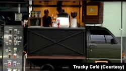 Trucky Café ຮ້ານກາເຟນ້ອຍເຄື່ອທີ່, ນະຄອນຫຼວງວຽງຈັນ, ສປປ ລາວ. (ພາບທີ່ໄດ້ຮັບການສະໜອງໃຫ້ຈາກຜູ້ປະກອບການ Trucky Café)