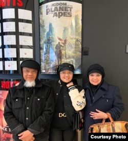 Sashya Subono Halse bersama orang tuanya saat menonton film Kingdom of the Planet of the Apes (dok: Sashya Subono Halse)
