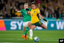 Australia's Mary Fowler, right, vies for the ball with Ireland's Ruesha Littlejohn during a Women's World Cup soccer match in Sydney, Australia, on July 20, 2023.