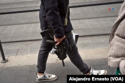 Jerusalén no dice adiós a las armas.