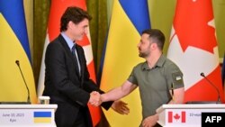 ລາຍການກະຈາຍສຽງຂອງວີໂອເອ ລາວ: ການໂຈມຕີຂອງຣັດເຊຍ ໃກ້ເຂດແນວໜ້າດ້ານຕາເວັນອອກຂອງຢູເຄຣນ ເຮັດໃຫ້ມີຜູ້ບາດເຈັບ 13 ຄົນ