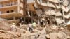 Tim SAR melakukan pencarian korban di Derna, Libya, 13 September 2023. (AP/Yousef Murad)