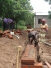 Construction workers set bricks in Chikwawa district, Malawi, in 2023. Malawi authorities say some Israeli employers plan to visit Malawi to recruit similar laborers. (Lameck Masina/VOA)